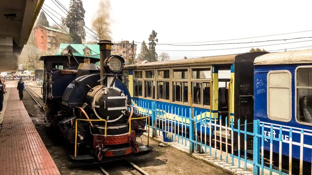 toy train, darjeeling, train, smoke, coal train, engine, train engine, old, ancient, indian railways, epic, journey, travel, landmark, toy, india, bengal, railway, history, gauge, transport, transportation, west, mountain, historic, historical, rail, ghoom, heritage, small, traditional, unesco, station, traffic, tourist, asia, himalayan, locomotive, nature, track, railroad, world, narrow, famous, steam, brown train, brown smoke